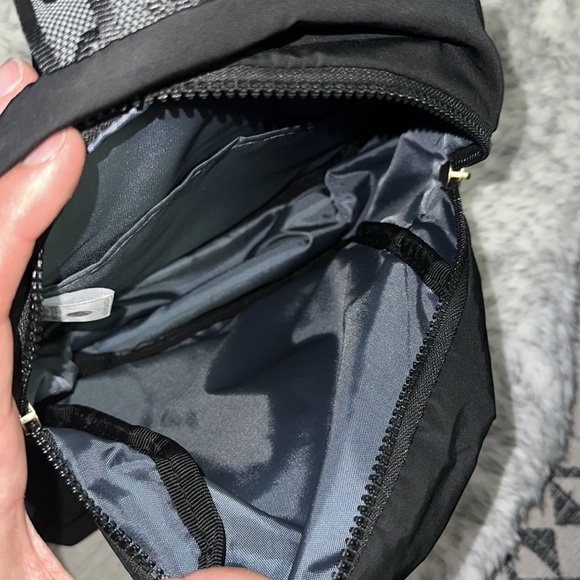 near new ADIDAS LINEAR 11 MINI BACKPACK BLK/Gold/Metallic Front zippered. - Picture 3 of 4